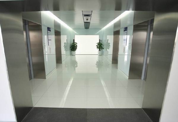 上海海泰大廈電梯間